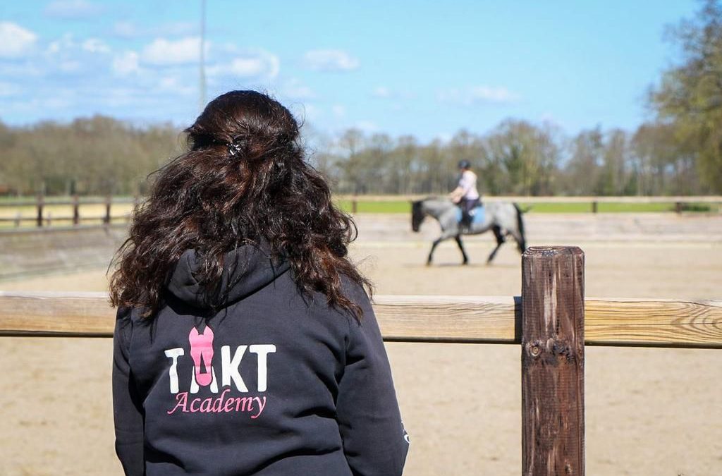 TAKT Academy kiest voor instructieset van AXIWI voor paardrijden